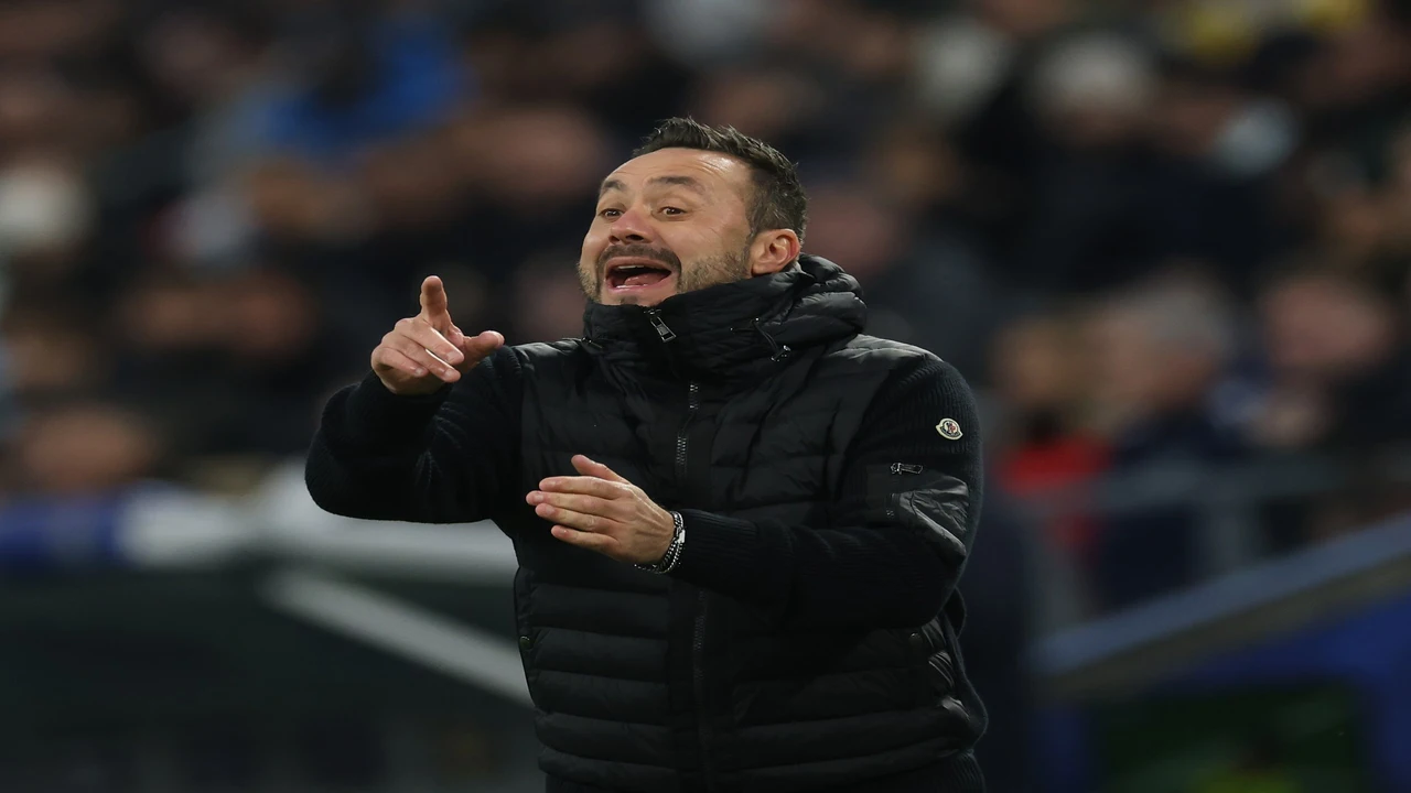 انتفاضة جماهير توتنهام ضد تعيين دي تشيربي بسبب دعم غرينوود المثير للجدل